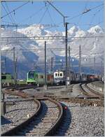 Ein Tele-Blick ins TPC Dépôt in Aigle, welcher neben den frisch verschneiten Bergen besonders dem neuen ABe 4/8 471 neben dem ASD  ASD BCFe 4/4 N° 1  TransOrmonan   im Visier hat.