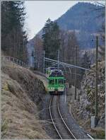 Kurz vor Les Planches ist der ASD TPC BDe 4/4 404 mit Bt und einem weitere BDe 4/4 auf der Fahrt nach Les Diablerets.