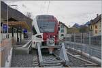 Der TPF RABe 527 194 ist in Broc Chocolaterie als RE 3816 von Bern her angekommen und hat nun eine Pause bis 14:03, seiner Abfahrtszeit nach Düdingen als RE 4023.