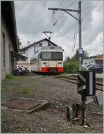 Nur auf den ersten Blick das gleiche Bild wie das vorangegangen: Am folgenden Tag steht der BDe 4/4 N° 8 abgestellt in Les Ponts de Martel.