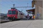 Ein TRAVYS Domino RBDe 560 wartet im Bahnhof von Le Sentier Orient aufdie Abfarht.