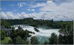 Rheinfall - und im Hintergrund zeigt sich ein SBB RABe 514.