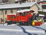 Die SBB FFS Xrotm 491 111 steht etwas verschneit im Bahnhof von Airolo.