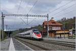 Ein SBB RABe 503 nach Milano bei der Durchfahrt in Mülenen.