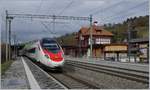 Ein SBB RABe 503 nach Basel bei der Durchfahrt in Mülenen.