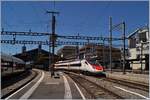 Der SBB ETR 610 006 als EC 39 nach Milano bei der Abfahrt in Lausanne.