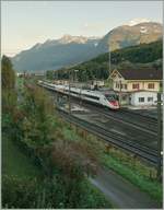 Der SBB Pinocchio RABe 503 017-3 Valais / Wallis ist als EC 37 von Genève nach Venezia S.L.