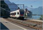 Licht- und Schattenspiel beim Château de Chillon mit dem SBB RABe 523 017.