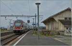 Ein SBB RABe 511 fährt als RE Genève - Vevey in Cully durch.