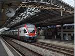 Der SBB RABe 511 028 nach Vevey kurz vor der Abfahrt in Lausanne.