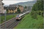 Zwei SBB RABe 523 verlassen den Halt La Tour de Peilz als R4 in Richtung Aigle.