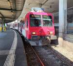 Der ehemalige TRAVYS Domino steht als R9 249374 in Lausanne auf Gleis 70 zur Abfahrt nach Kerzers bereitet.