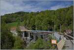 Noch einmal ein Blick auf das Baye de Clarens Viadukt und unten, mitten im Bild den deutlichen Hinweis, das dort Fotografen (und andere) berhaupt nicht zu suchen haben, was natrlich absolut