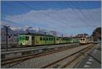 In Aigle wartet der TPC ASD BDe 4/4 403 mit Bt (ex BLT) und einem weitern BDe 4/4 auf die nächste Fahrt nach Les Diablerets, während im Hintergrund der letzte noch in A-L Farben gehaltene