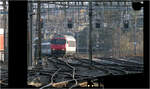 Der Bahnhof Bern -     Die nördliche Einfahrt in den Bahnhof Bern mit einem IC auf dem Lorraineviadukt, der sich über mehrere Weichen bis zu seiner Einfahrt auf Gleis 12? quälen muss.