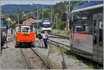 Autour de la voie ferrée / Rund um die eiserne Bahn (Herbstevent 2024) - Zwischen all den grossen (Schmalspur)-Fahrzeugen wirkt die Dm 2/2 N° 3  Le Biniou  hier in Blonay, immer wieder