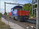 Hybridlok Eem 923 025-1 rangiert mit Dieselpower im Bahnhof Kreuzlingen Hafen.