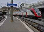 Der SBB RABe 502 403-4 (vierteiliger Twindxx mit dr UIC N° 94 85 0 502 403-4 CH-SBB) steht mit einem  langen  Twindexx in Lauanne um wohl Testfahrtne in Vielfachsteuerung zu absolvieren.