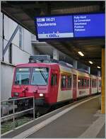 Der weiterhin in TRAVYS - Farben gehaltene SBB Domino wartet in Lausanne als S 40 auf die Abfahrt nach Vauderens. Die eher unbekannte Endstation des Zugs ist Baustellenbedingt und von dort geht es im SEV weiter. 

8. Juni 2025