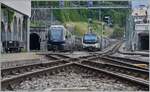 Vom äussersten Ende des Bahnsteiges in Montreux gleitet der Blick zu zwei MOB GoldenPass Express Kompositionen, wobei der im linken Bildteil zu sehende in wenigen Minuten als GPX 4068 am Bahnsteig bereitgestellt wird.
Ganz links im Bild ist noch der Rochers de Naye Vorstellwagen F33 zu erkennen. 

3. August 2024