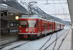 Be 4/4 514 der RhB steht als Regio nach Scuol-Tarasp in Samedan bereit. Januar 2020.