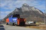 Eem 923-006-1  Born  rangiert vor dem Gonzen, Hausberg von Sargans. November 2015.