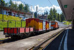 Ein Blick in den gesicherten Bahnsteigbereich (Gleis 3 und 4), Zugang nur mit Ticket nach Einfahrt der VB Zge nach Bretaye mglich, im Bahnhof Villars-sur-Ollon.