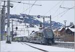 Der GPX 4068 mit der schiebenden BLS Re 465 011 verlässt Zweisimmen und wird nun auf seiner Fahrt nach Interlaken Ost alle spitz* befahrenen Weichenherzstücke beschädigen, eine