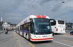 (285'711) - VBL Luzern - Nr. 411 - Hess/Hess Doppelgelenktrolleybus am 23. M�rz 2026 in Luzern, Bahnhofbr�cke