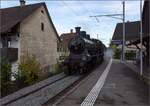 175 Jahre Spanisch-Brtli-Bahn und Dampffest Koblenz.

In Rietheim ist die A 3/5 705 in einer ganz besonderen Ortsdurchfahrt. Oktober 2022.