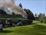 Dampftage Huttwil.

Ed 3/4 2 der Solothurn-Münster-Bahn auf dem Weg nach Sumiswald-Grünen. Dürrenroth, Oktober 2023.