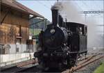 Huttwiler Dampftage. 

Ed 3/4 51 der Bern-Schwarzenburg-Bahn auf Rangierfahrt in Huttwil. Oktober 2023.