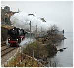 Version 2 (eng zugeschnitten):    Die  Pacific  01 202 mit den  Alpine Steam Express  bei St-Saphorin am 19.