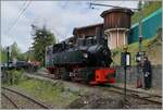 Die SEG G 2x 2/2 105 der Blonay-Chamby Bahn hat ihre Vorräte ergänzt und dampft nun wieder in den Museumsbahnhof von Chaulin zurück.