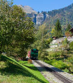 Die Heizöl befeuerte H 2/3 Zahnraddampflok BRB16 erreicht am 30.09.2011 bald die End- und Stahlstation den BRB Bahnhof Brienz.