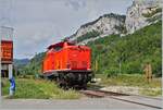 Die Am 847 957-8 der asm steht im Industriegebiet südlich der Klus bei der OeBB Strecke Oensingen -Balstal.