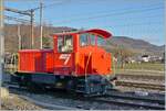In Glovelier steht der CJ (Normalspur) Tm 232 181 (Tm 98 85 0 232 181-9 CH-CJ) welcher hier zum Rangieren für den Rollbockverkehr genutzt wird. Lichtmässig war es nicht ganz einfach: Zuerst dunkel, dann noch im Schatten (Combe Tabeillon) und bei Sonnenlicht war dieses so tief, dass wie hier, Schatten das Bild beeinträchtigte, aber ich habe viele interessante Stellen gesehen, die ich bei Gelegenheit mal ausprobieren werde...

13. Jan. 2025