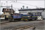 Ein Blick ins MOB Werk von Chernex vom Bahnübergang aus auf die Gm 4/4 3003 und die kleine, noch immer als V 121 bezeichnete Diesellok daneben.