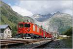 Die MGB HGm 4/4 61 wartet mit ihrem DFB Personenzug 241 in Gletsch auf die Abfahrt nach Oberwald.