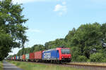 482 030-4 mit Seekisten für den Hamburger Hafen. Tostedt - Dreihausen, 29.06.2022