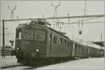 Die SBB Re 4/4 I 10039 beim Halt in Moutier mit einem Schnellzug von Biel/Bienne nach Delémont. Im Hintergrund sind Autotransportwagen zu sehen, welche von Region Belfort via Delémont Moutier und Gänsbrunnen ins Schweizer Mittelland fahren.

Gescanntes Foto vom 17. Januar 1985