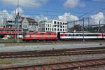 SBB 11108 zieht ein IR durch Brugg AG am 26 Mai 2019.