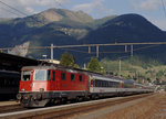 SBB: IR Locarno-Basel mit der Re 4/4 II 11195 in Airolo am 13.