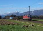 SBB: Nicht voll ausgelasteter Containerzug mit Re 4/4 | 11368 bei Deitingen am 12.