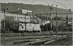 Die SBB Re 4/4 III 11354 (Re 430 354-1) zwischen den letzten noch in Regel-Betrieb befindlichen Semaphor Signalen der Schweiz im Rangierbahnhof Biel.