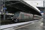 Die SBB Re 460 107-6 wirbt für die  Flachlandbahn Gotthard .