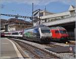 Die SBB Re 460 005-2  Thales  wartet in Lausanne mit dem neuen Infrastukurdiagnose -Wagen (UIC X 99 85 93-61 247-1 CH SBBI) und einem Bt auf die Abfahrt.