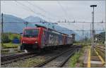 Die SBB Re 474 017 und 003 rangieren in Domodossola.