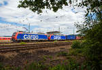   Die beiden SBB Cargo TRAXX F140 AC1 Re 482 003-1 (91 85 4482 003-1 CH-SBBC) und Re 482 021-3 (91 85 4482 021-3 CH-SBBC) ziehen am 18.06.2017 einen Containerzug durch Koblenz-Lützel in Richtung