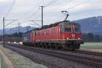 SBB: Re 12/12 mit der Re 6/6 11627  LUTERBACH-ATTISHOLZ  an der Spitze bei Deitingen, kurz nach der Durchfahrt des Bahnhofs Luterbach-Attisholz am 13.